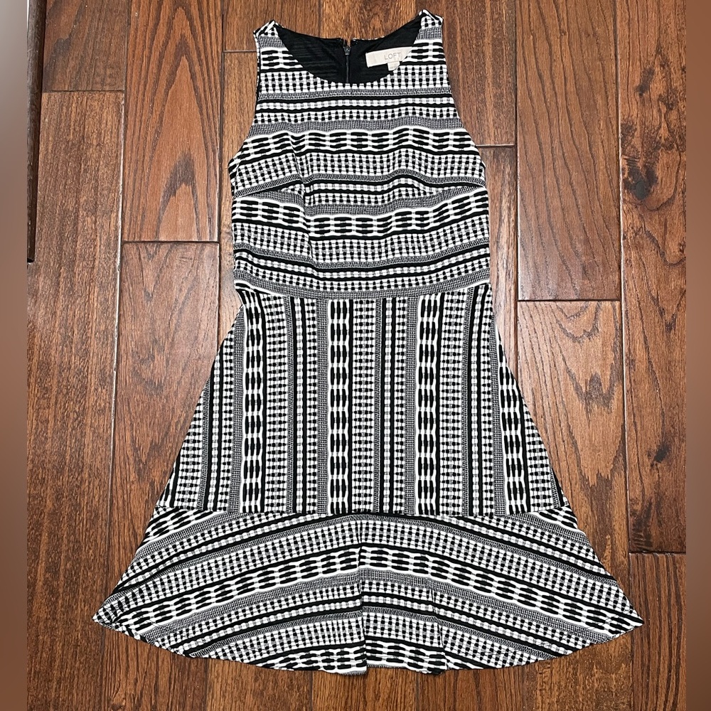 Ann Taylor Loft fit and flare black and white dress 00P